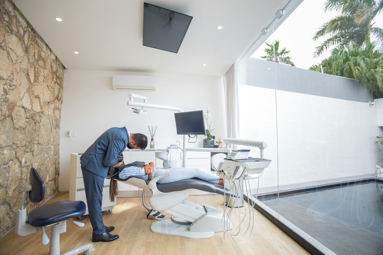 Flexible Dentures Cost UK: The Honest £350 to £1,800 Picture