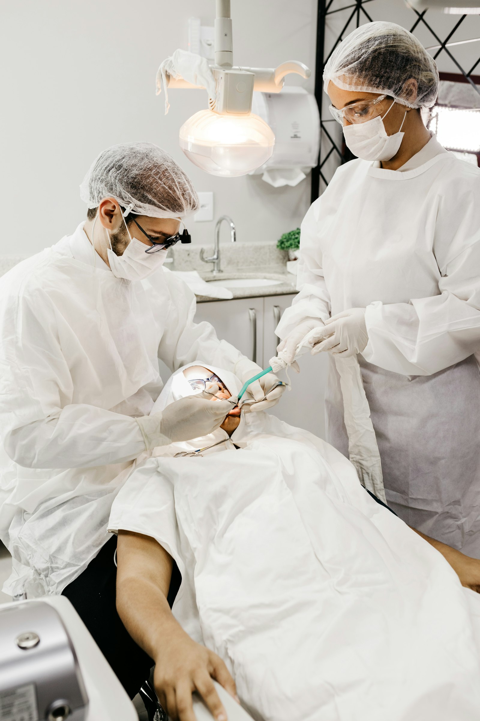 How Long Can a Dead Tooth Stay in Your Mouth? An Honest Answer
