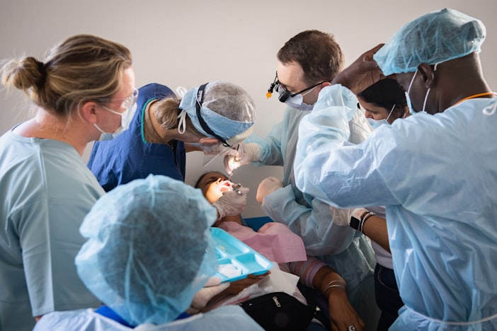 Surgical vs Simple Tooth Extraction: The Difference in Cost, Recovery, and Procedure